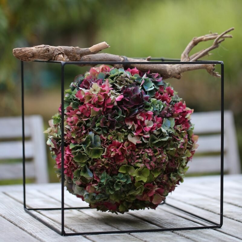 Metal planter with stand for balcony office and garden